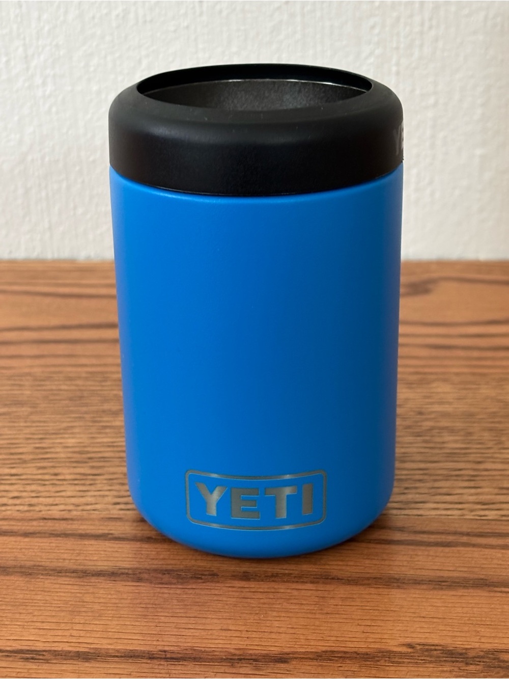 YETI Rambler 12 oz Colster Can Cooler Bright Blue Insulator READ